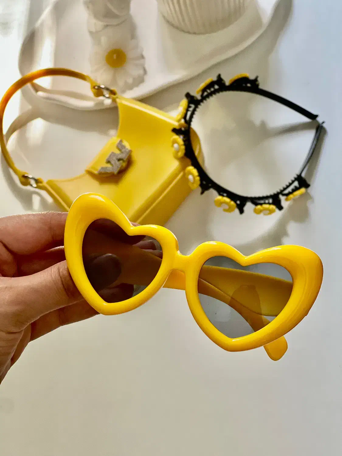 عینک دودی و کیف دخترانه|زیورآلات و اکسسوری|اندیشه, اندیشه فاز ۱|دیوار