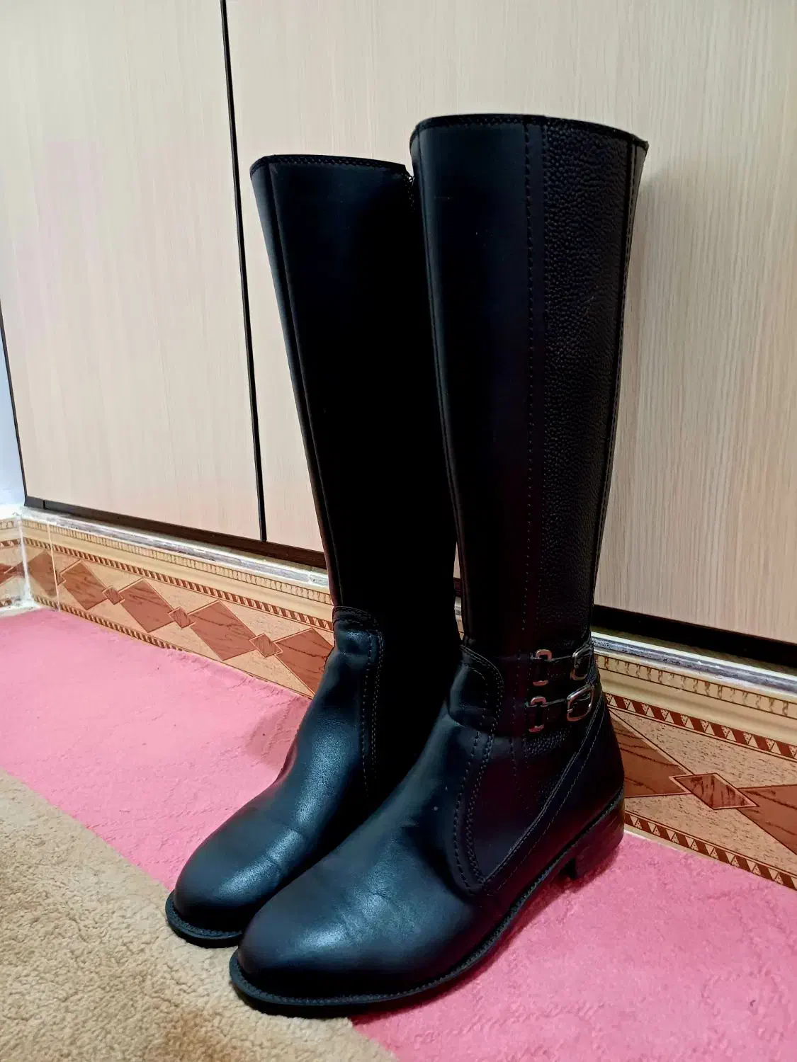 بوت بلند|کیف، کفش، کمربند|دره شهر, |دیوار