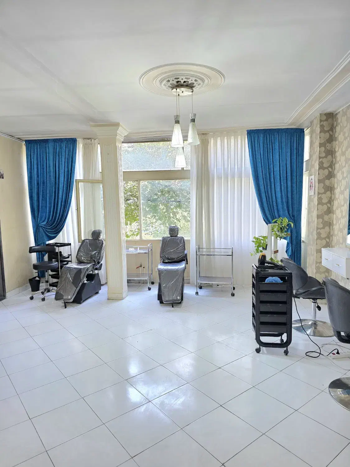 جاره صندلی در سالن زیبایی آرایشگاه|اجارهٔ دفتر کار، اتاق اداری، مطب|اصفهان, سعادت‌آباد|دیوار