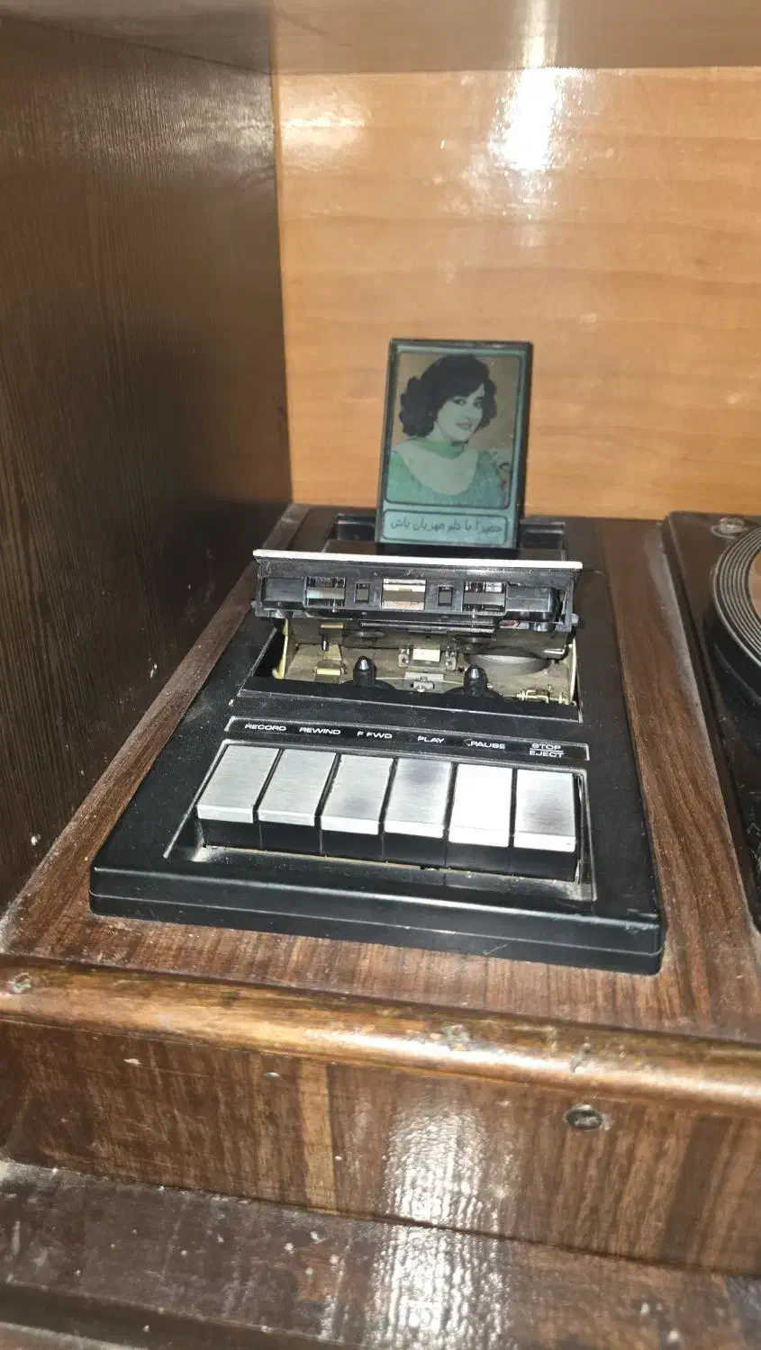 گرامافون . گرام .کاست.رادیو|کلکسیون اشیاء عتیقه|مهریز, |دیوار