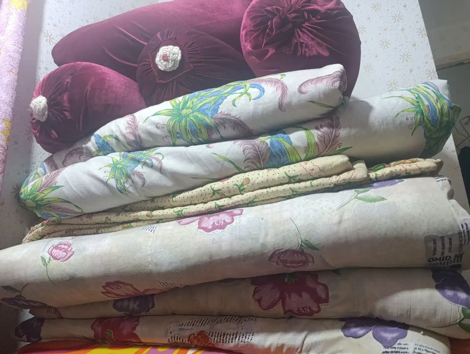 ۵ تا تشک پنبه ای یک  نفره و بالشت لوله ای|رختخواب، بالش، پتو|اهواز, کوی مهدیس|دیوار