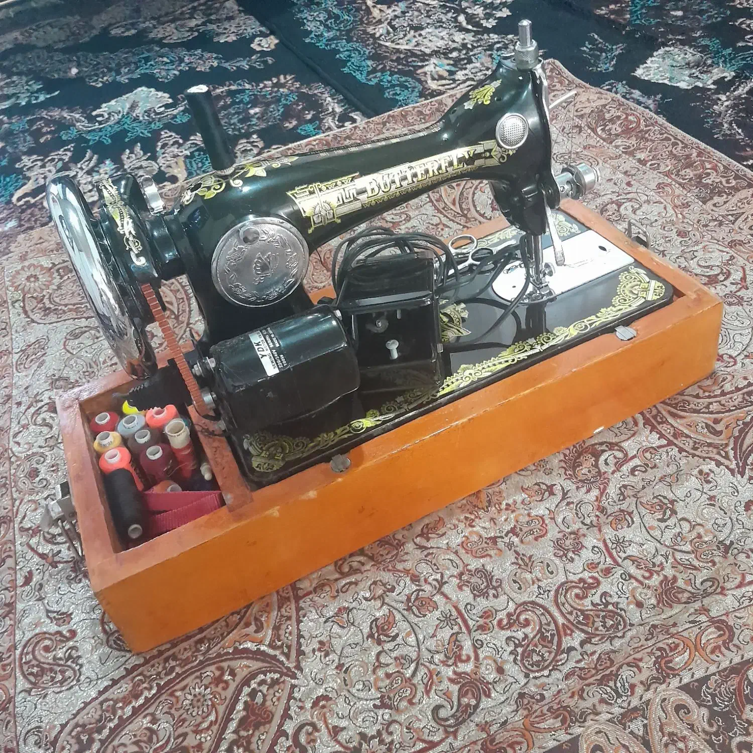 چرخ خیاطی برقی سالم|چرخ خیاطی و ریسندگی|خشکبیجار, |دیوار