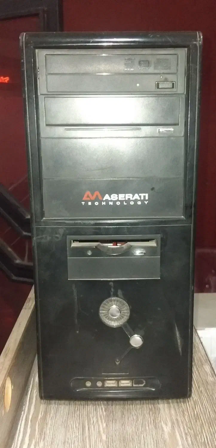 کیس|رایانه رومیزی|رباط‌کریم, رباط‌کریم|دیوار