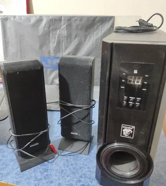 مانیتور و اسپیکر|قطعات و لوازم جانبی رایانه|میانه, |دیوار