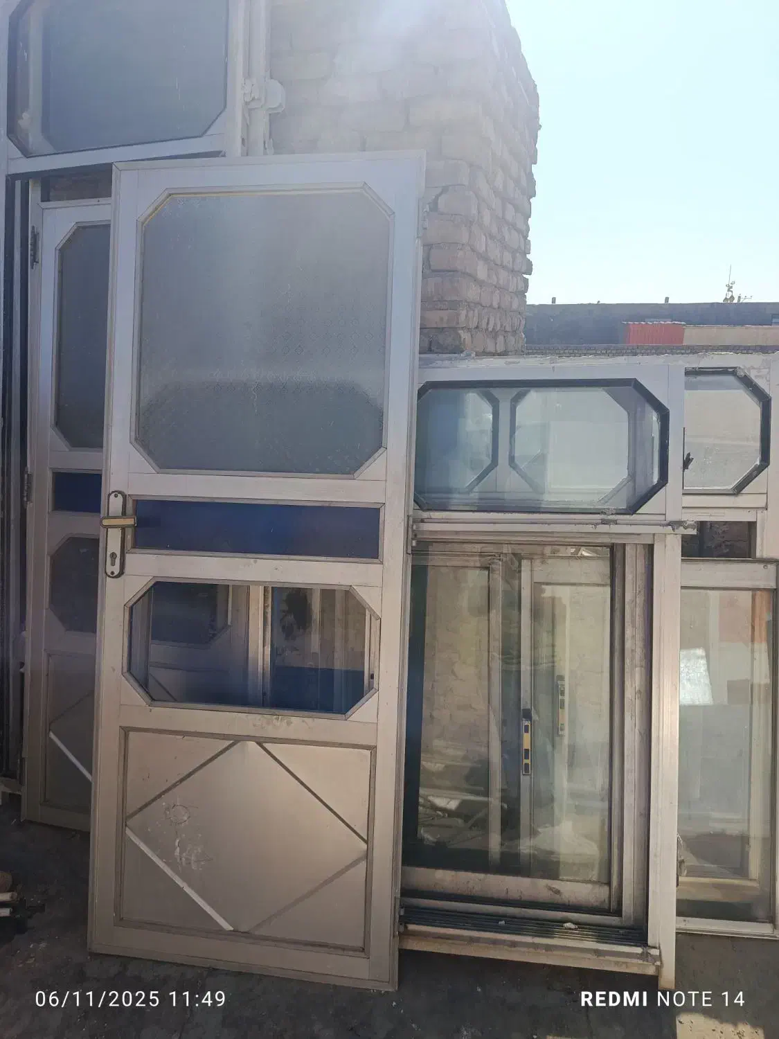 درب و پنجره آلومینیوم سالم و تمیز|مصالح و تجهیزات ساختمان|شاهرود, |دیوار