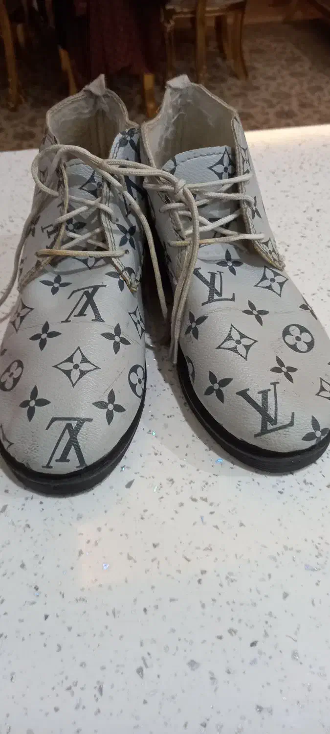 نیم بوت سایز ۳۹ در حد نو نو   ۱۵۰۰|کیف، کفش، کمربند|خرم‌آباد, |دیوار