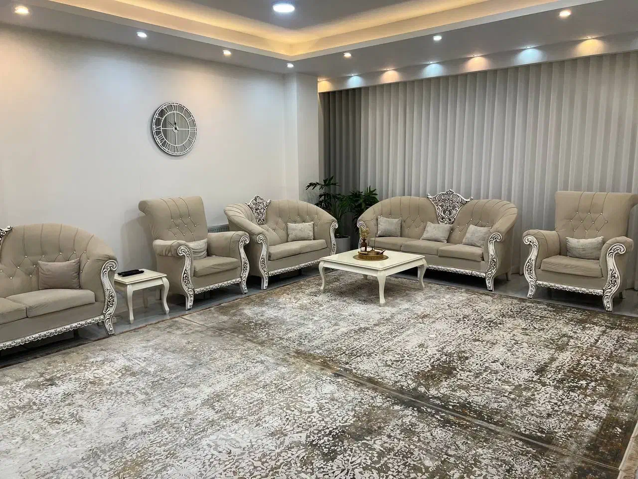 فروش مبل کلاسیک نو|مبلمان خانگی و میز عسلی|سقز, |دیوار