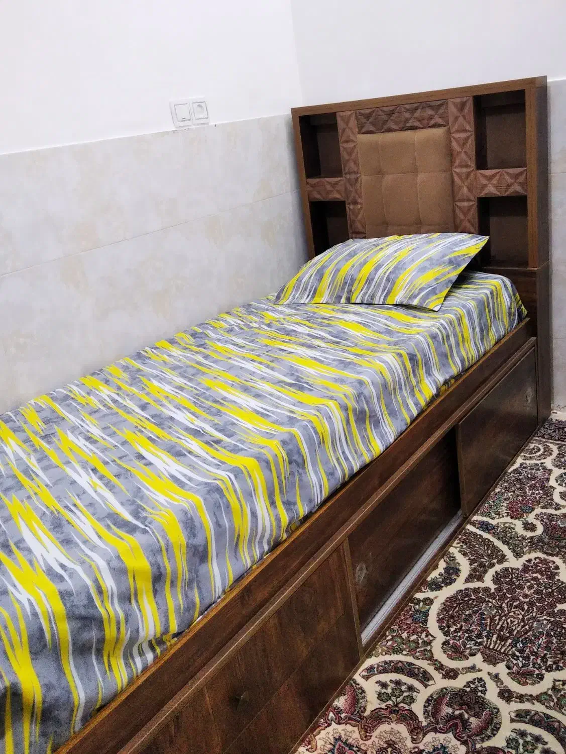 تخت تک نفره (نوجوان )|تخت و سرویس خواب|سیرجان, |دیوار