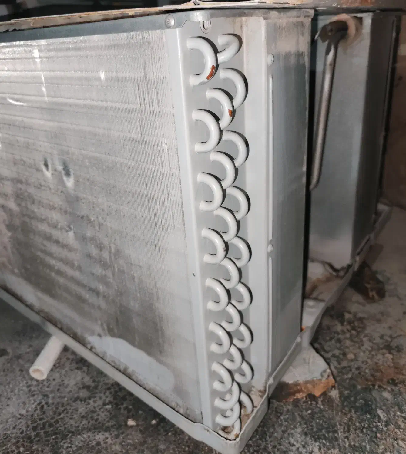 آسوده خنک شوید|کولر گازی و فن‌کوئل|دوگنبدان, |دیوار