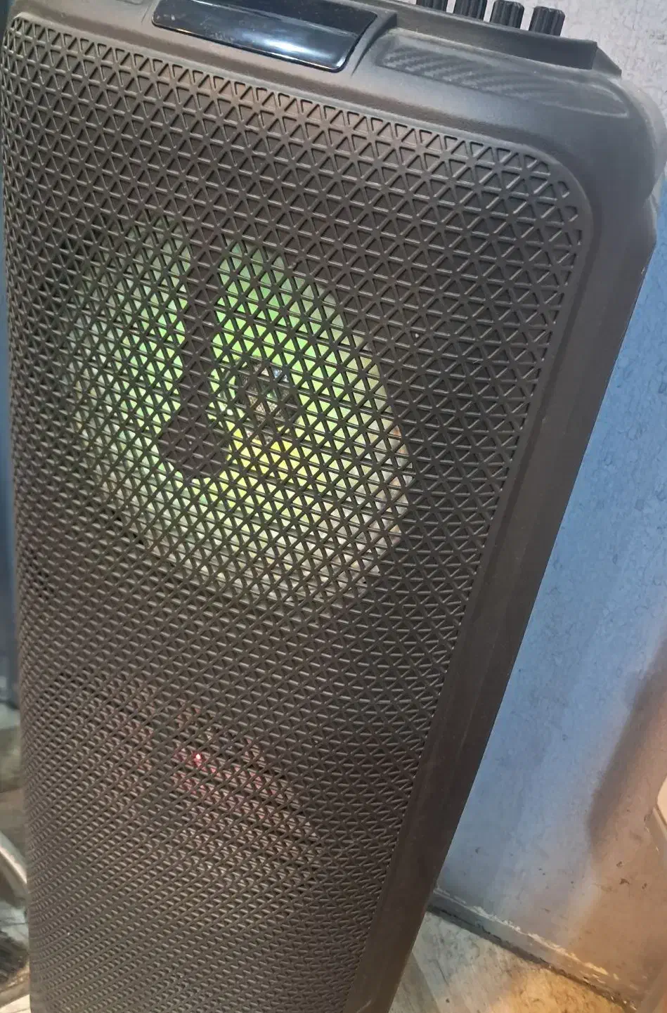 اسپیکر و صندلی اصلاح|سیستم صوتی خانگی|مشهد, هفت تیر (آب و برق)|دیوار