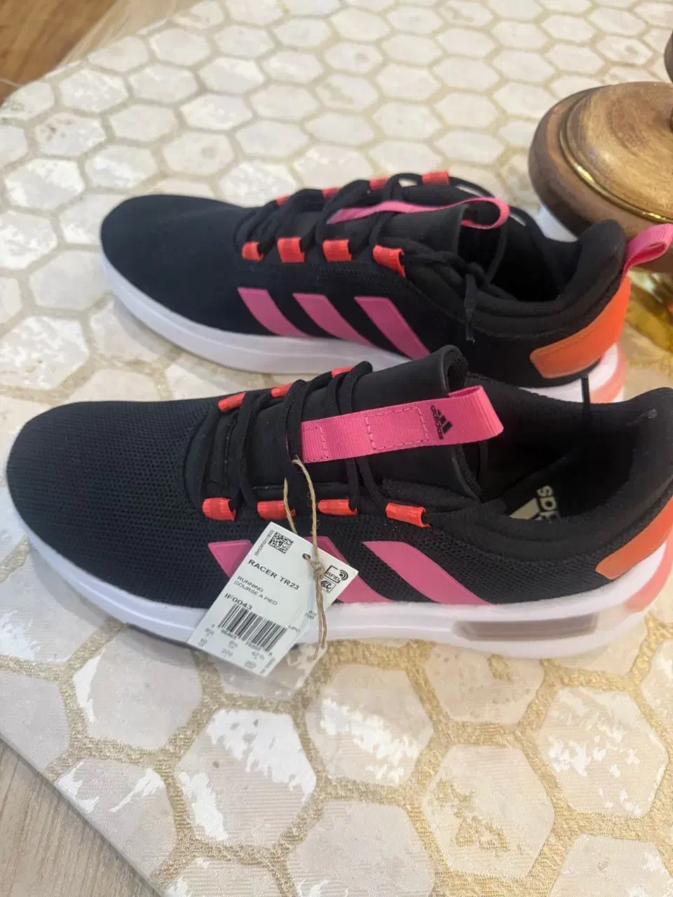 کتونی آدیداس اندونزی ولی از آمریکا سوقات اومده|کیف، کفش، کمربند|قزوین, |دیوار