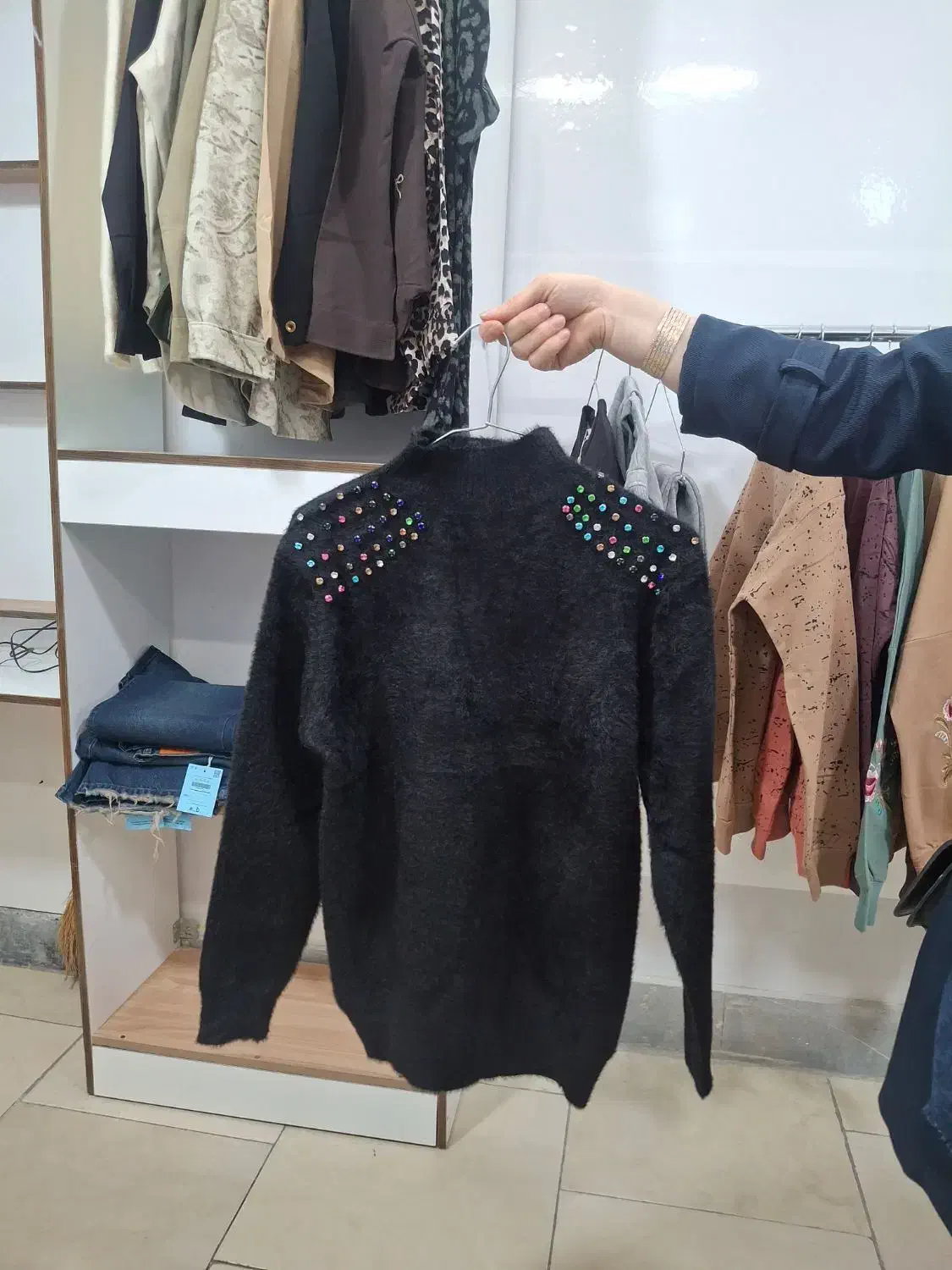 تونیک|لباس|قم, وادی السلام|دیوار