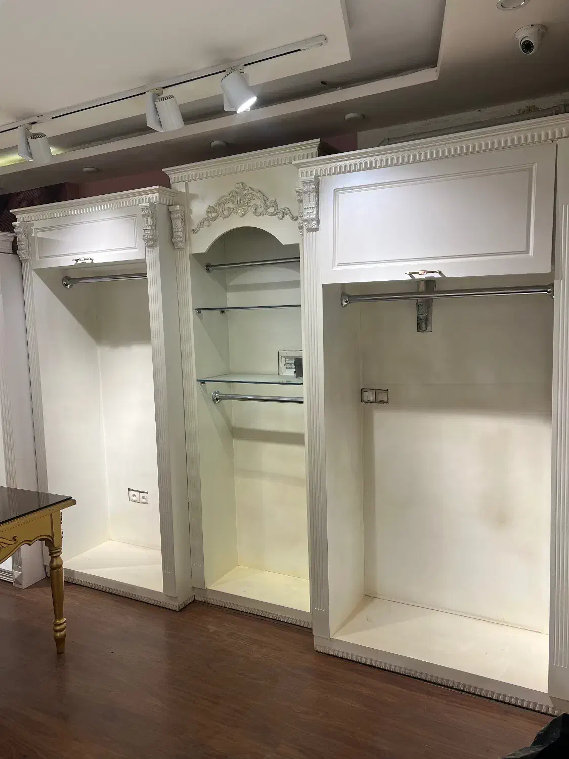 واگذاری دکور در حد نو قیمت توافقی|فروشگاه و مغازه|سبزوار, ولیعصر (نجار آباد)|دیوار