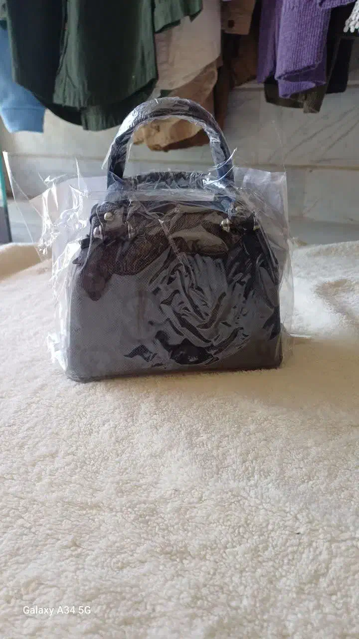 کیف|کیف، کفش، کمربند|اشتهارد, |دیوار