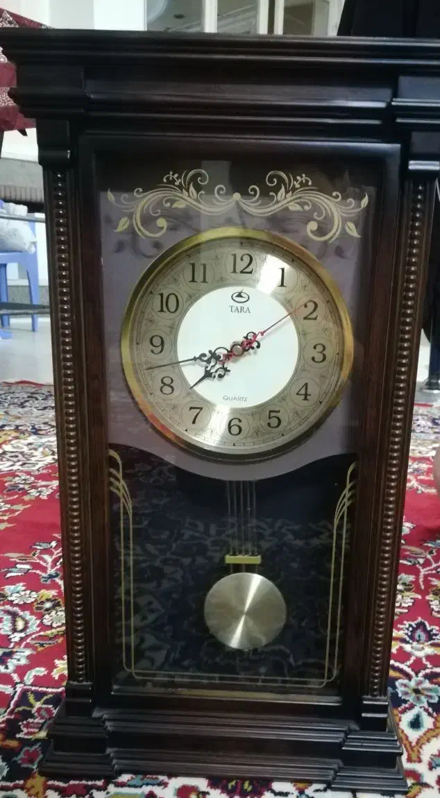 یک عدد ساعت شیک تمیز بدون شکستگی|ساعت دیواری و تزئینی|سبزوار, پاسداران|دیوار