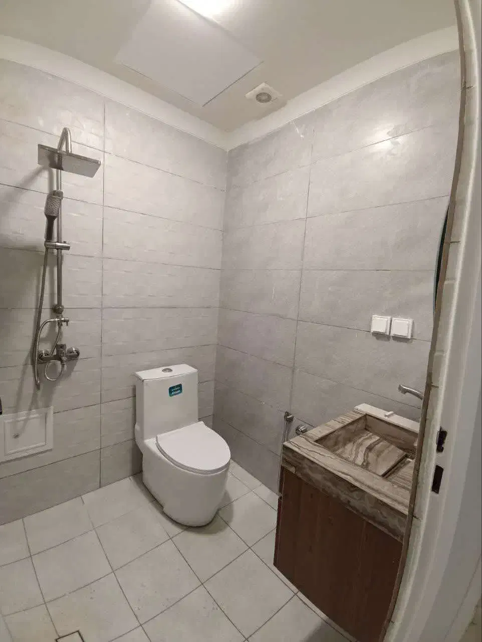 ۱۵۵ متری، کلید نخورده، شیک