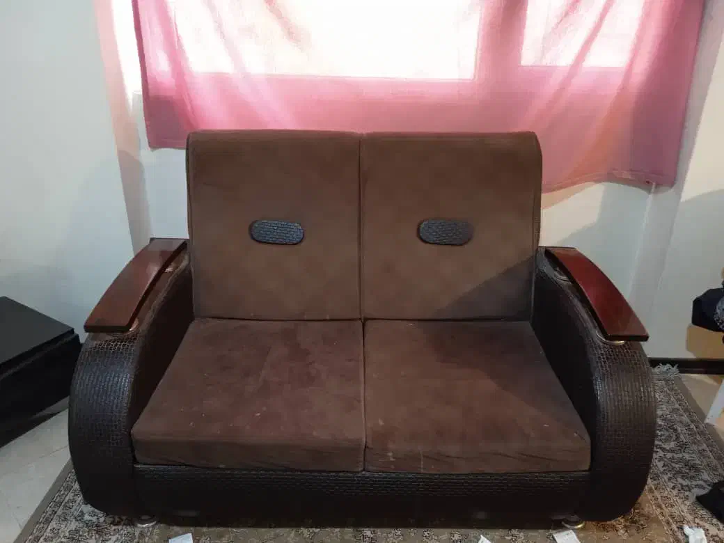 فروش مبل ۷ نفره دسته چوبی|مبلمان خانگی و میز عسلی|کرج, کوی کارمندان شمالی|دیوار