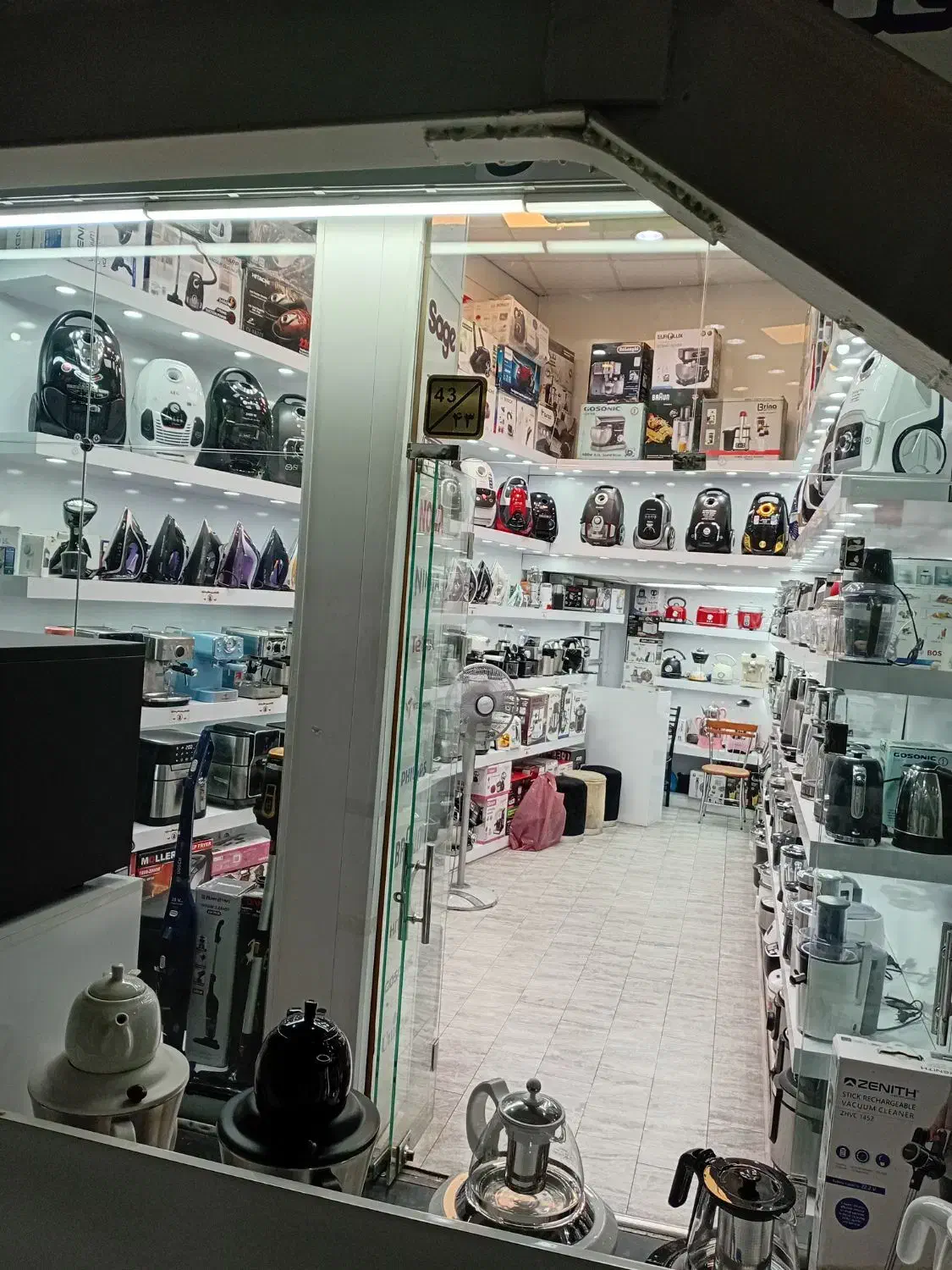 ویترینMDF با زیر شاسی آهن (فروش فوری) زیر قیمت|فروشگاه و مغازه|تهران, امین حضور|دیوار