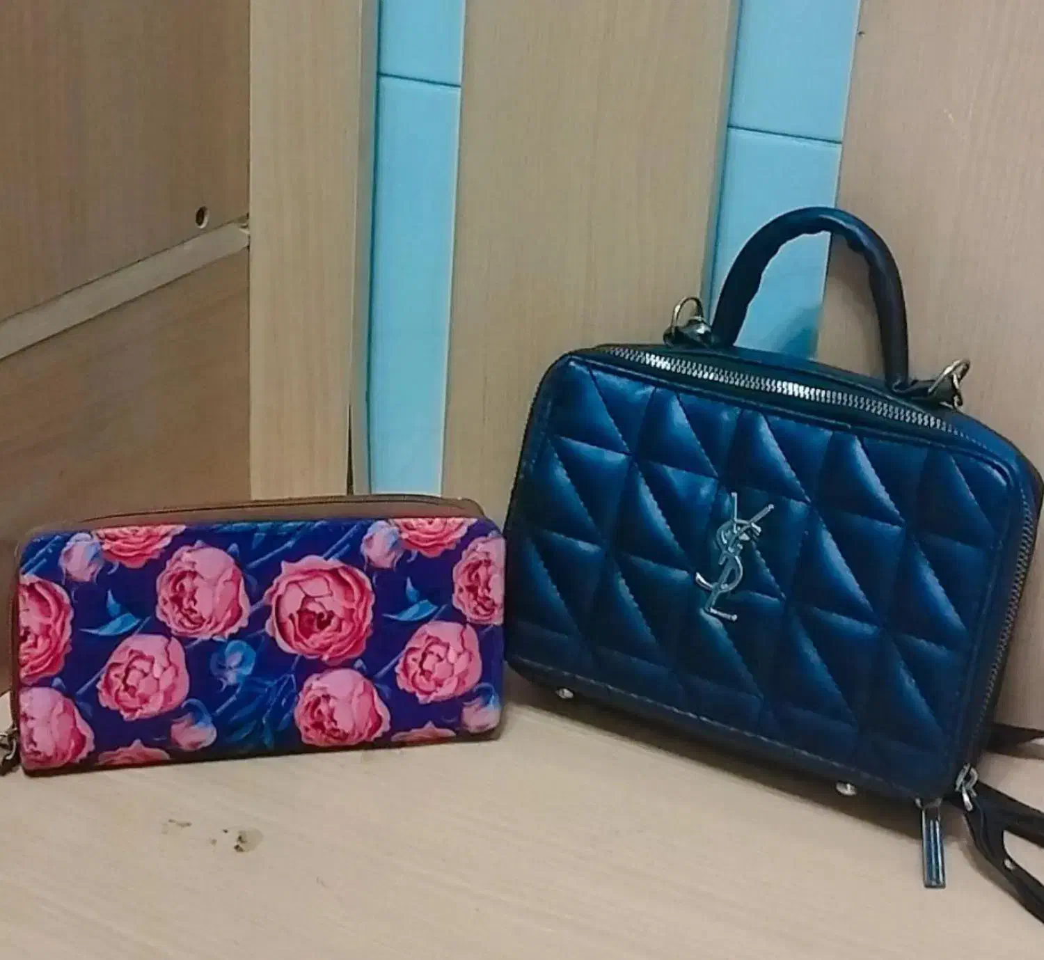 دو عدد کیف(زنانه)|کیف، کفش، کمربند|نیشابور, پاستور|دیوار