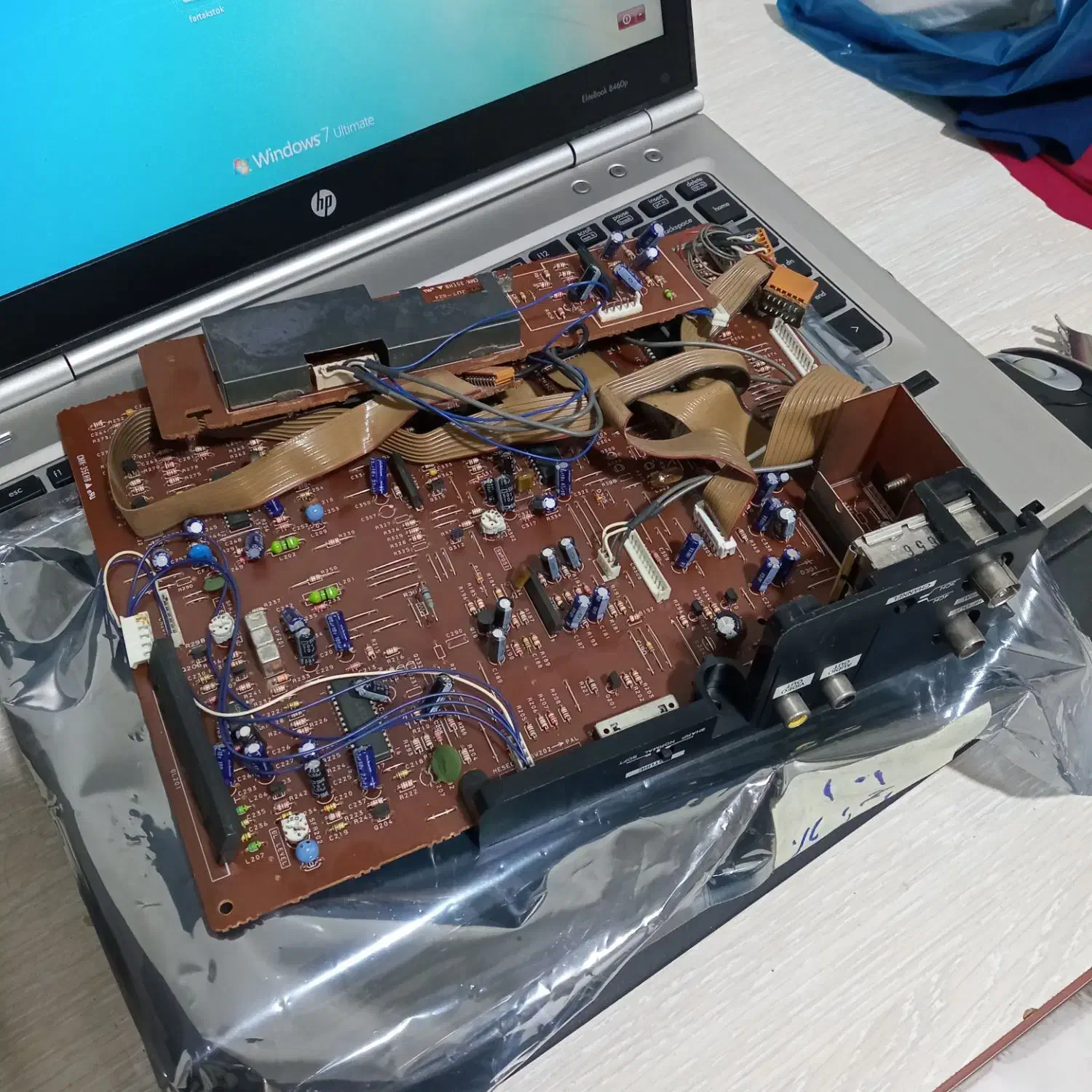 قطعات استوک ویدیو BETA و VHS|پخش‌کننده DVD و ویدیو|اندیشه, اندیشه فاز ۳|دیوار