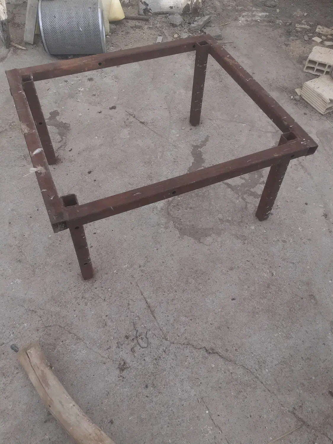 چهار پایه آهنی|صندلی و نیمکت|زاهدان, |دیوار