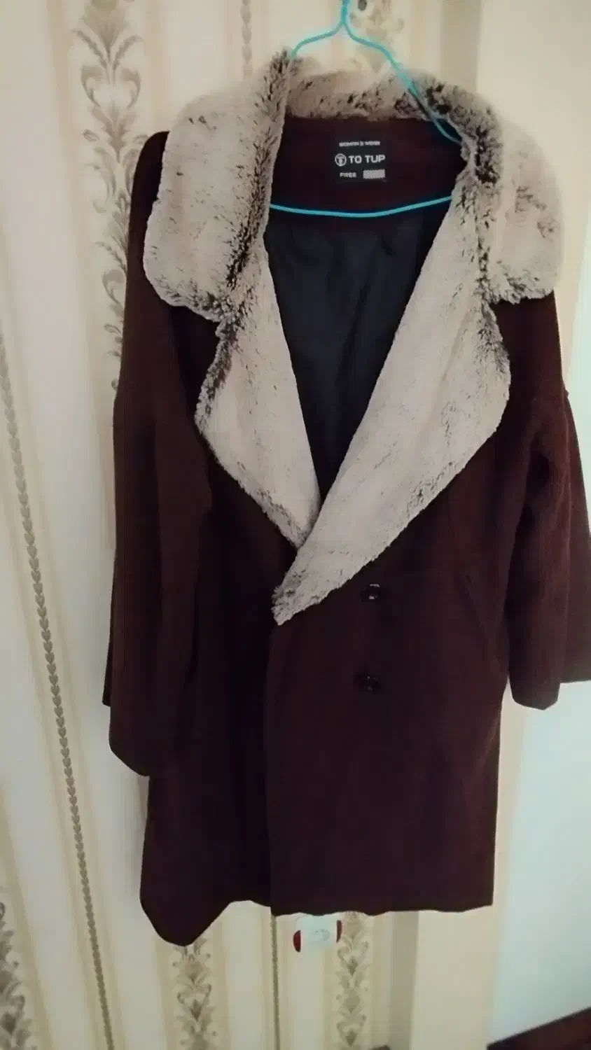 پالتو بارانی|لباس|گرگان, |دیوار