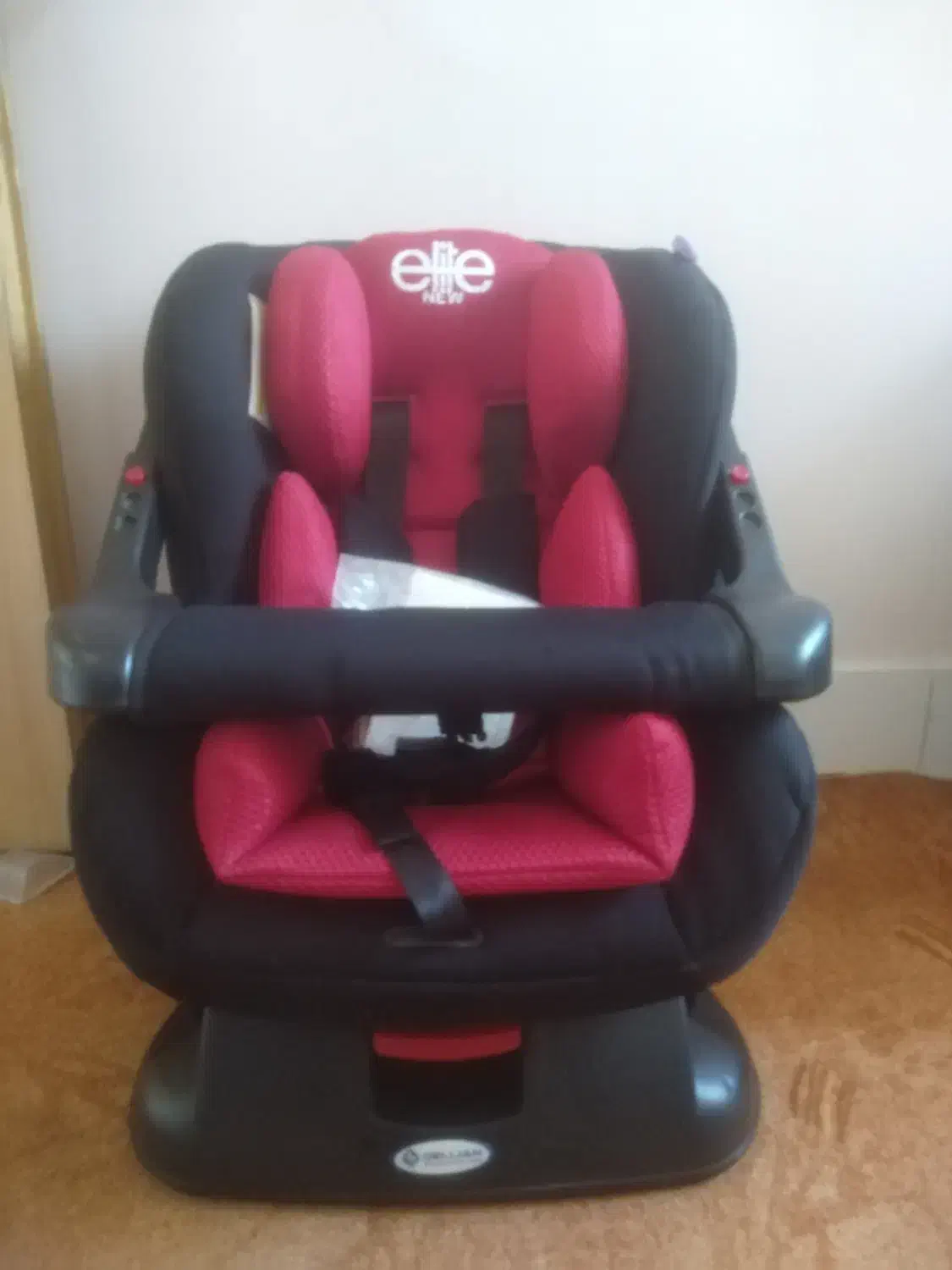 صندلی ماشین نو|تخت و صندلی بچه|شهرکرد, |دیوار