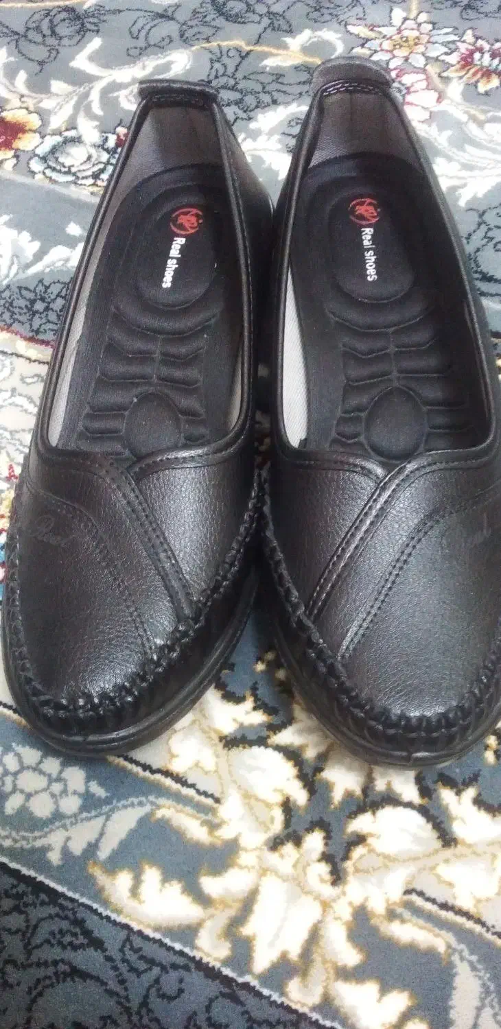 کفش نو|کیف، کفش، کمربند|قروه, |دیوار