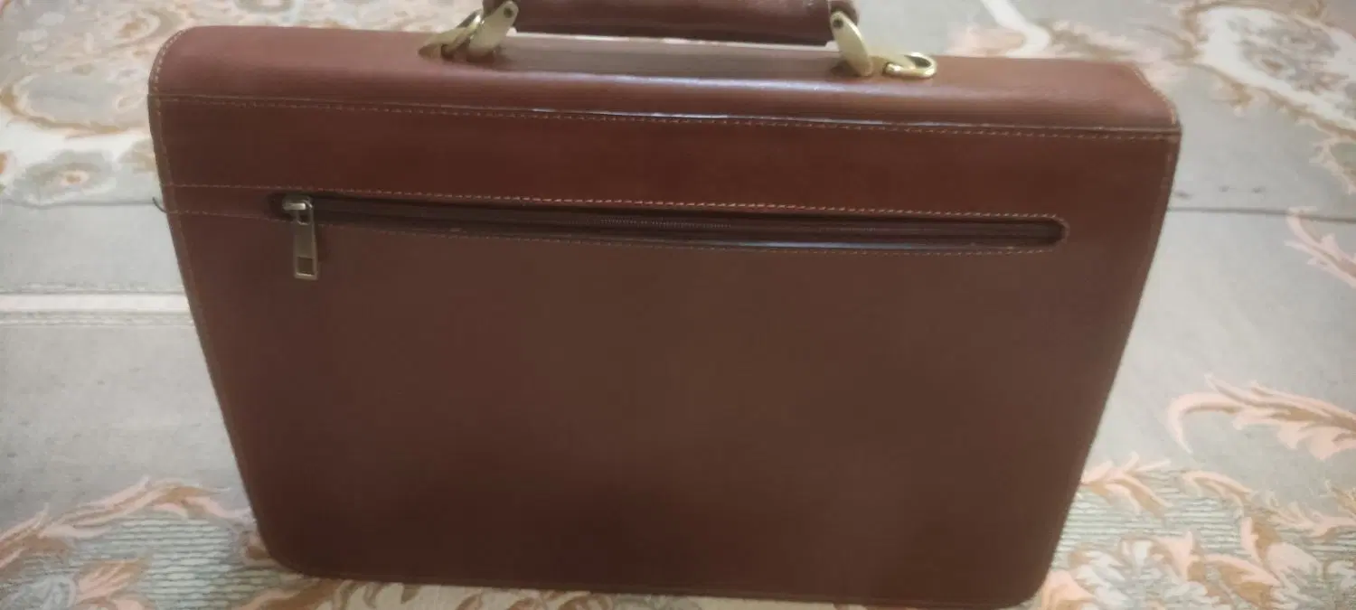 کیف چرم . کاملا نو . دارای باکس|کیف، کفش، کمربند|شیراز, شهرک ولیعصر|دیوار