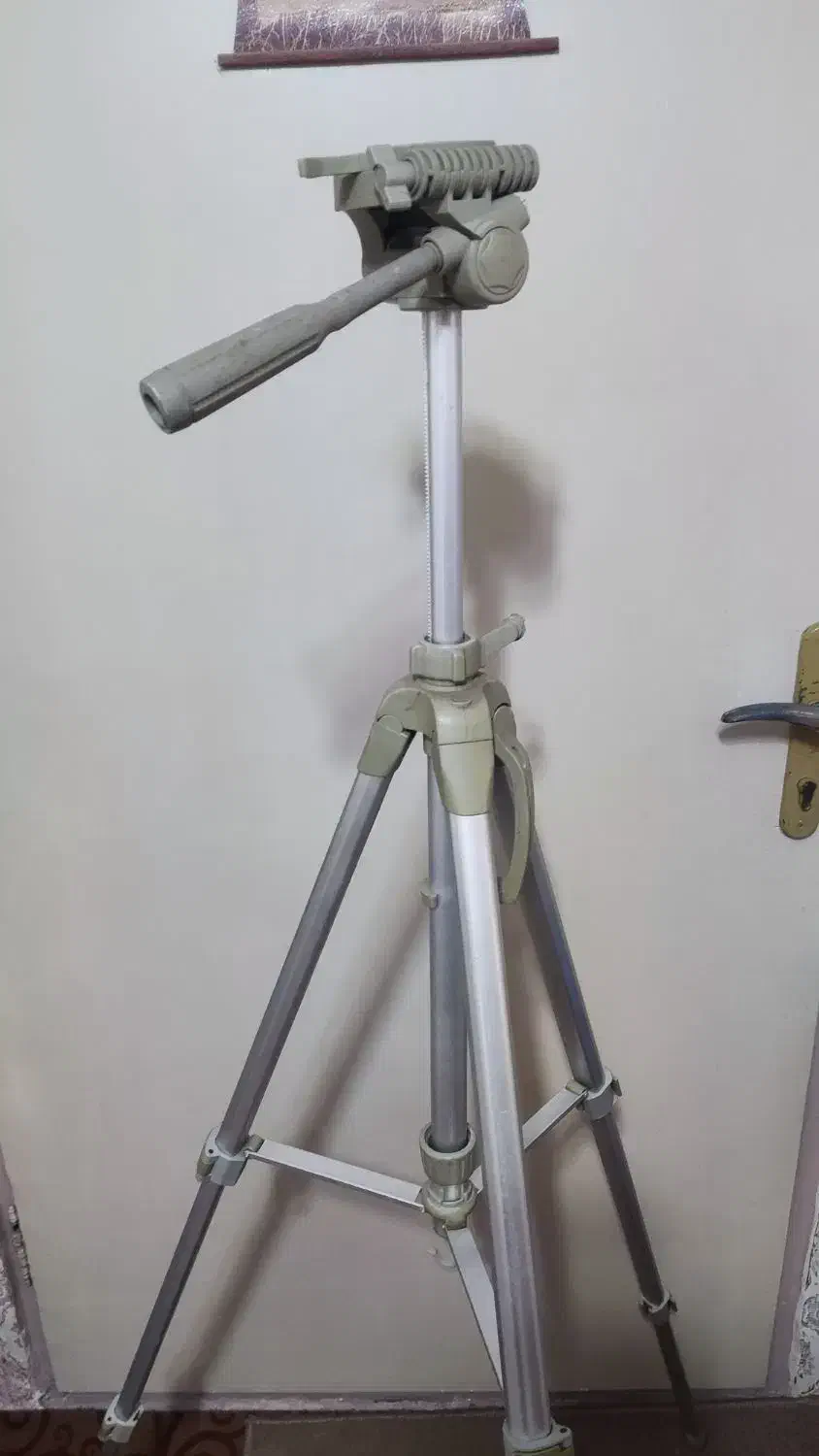 پایه دوربین|دوربین عکاسی و فیلم‌برداری|بندر انزلی, لاله|دیوار