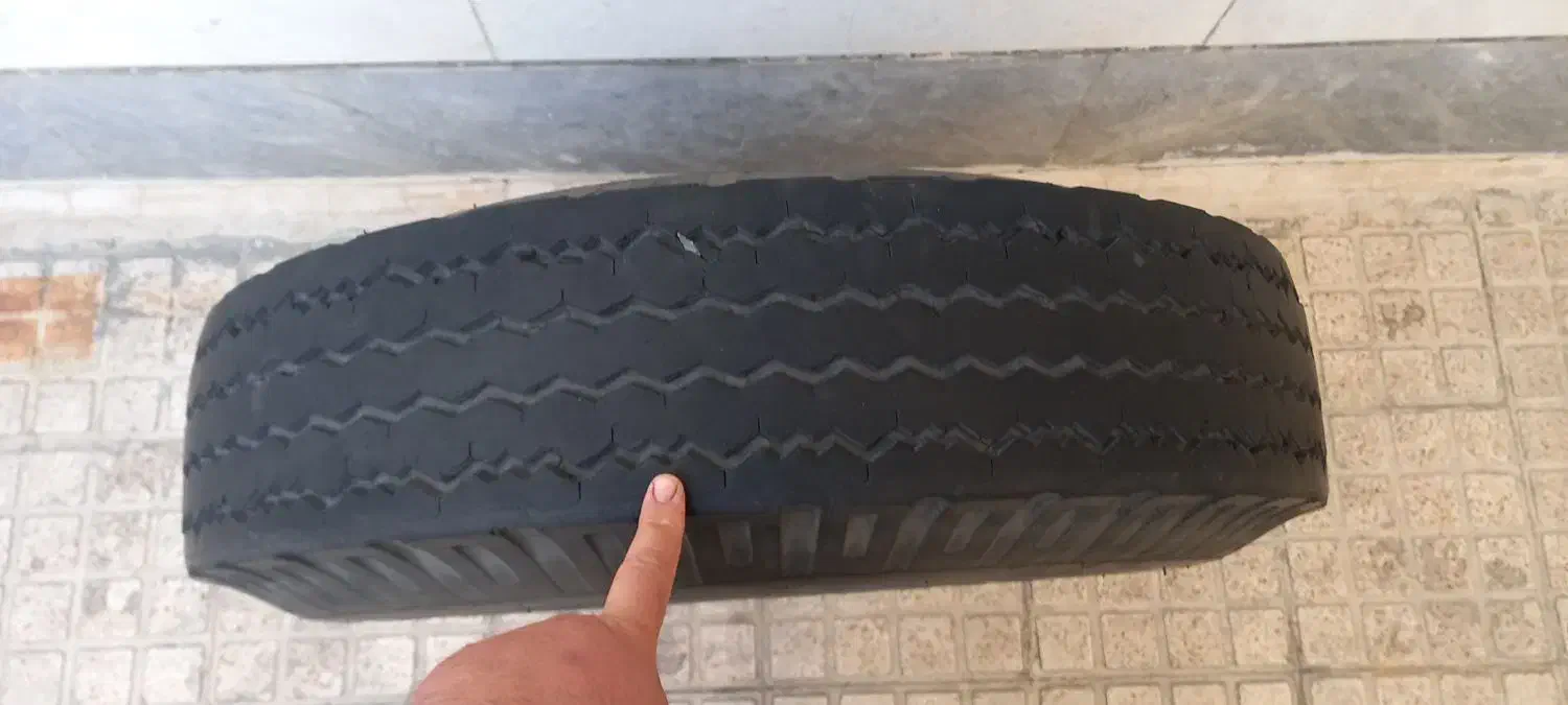 یک عدد لاستیک بارز ۸.۲۵ خاوری ۵۰ درصد عاج دارد|قطعات یدکی و لوازم جانبی|قرچک, زیبا شهر|دیوار