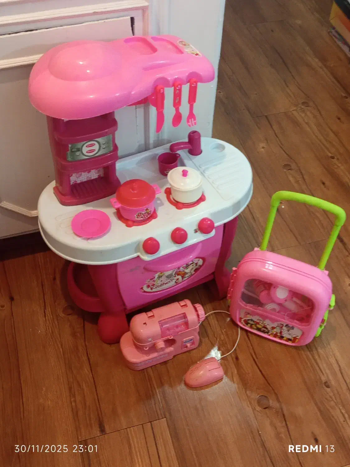 آشپزخانه وچرخ خیاطی وکیت پزشکی اسباب‌بازی|اسباب‌بازی بچه|اصفهان, خواجه عمید|دیوار