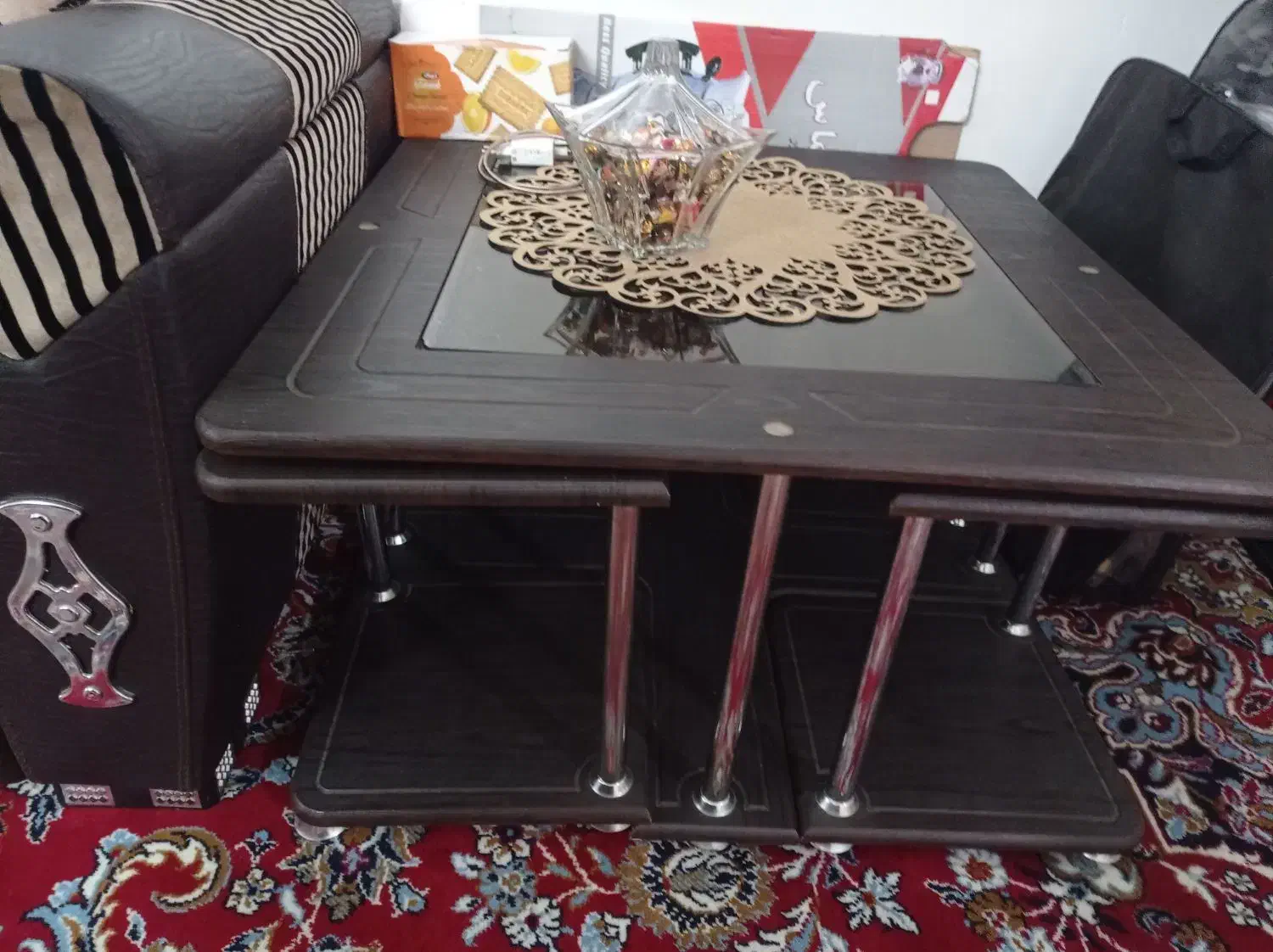 مبل هفت نفره درحدنو تمیزبامیزعسلی قیمت۵ میلیون|مبلمان خانگی و میز عسلی|خرمدره, |دیوار