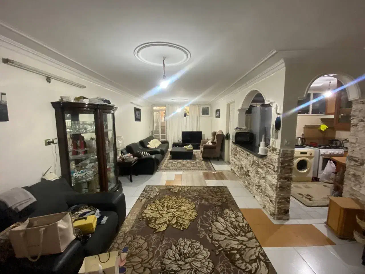 همخانه موجه، شاغل یا دانشجو ، بی حاشیه