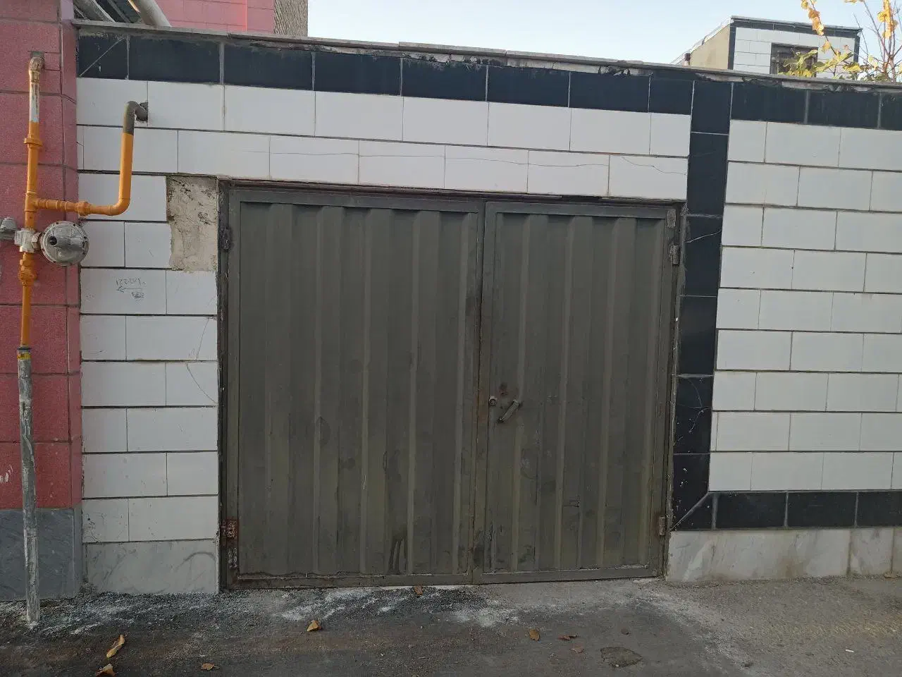 درب آهنی دولنگه پارکینگی|مصالح و تجهیزات ساختمان|خمین, |دیوار