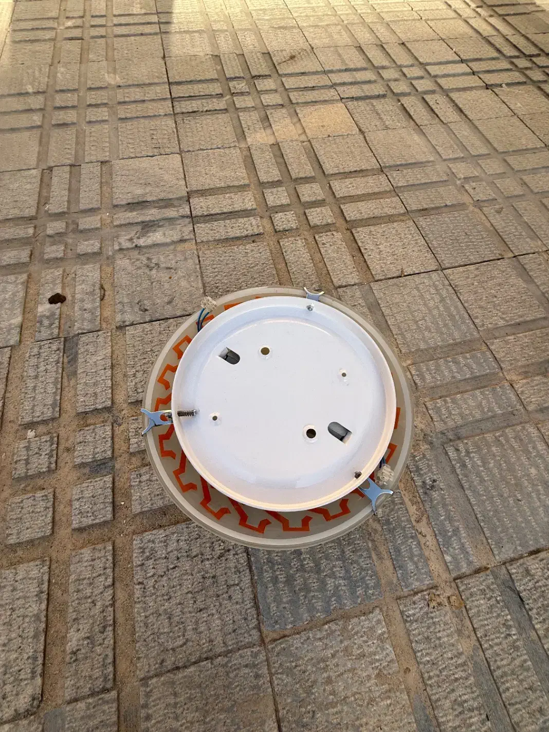 چراغ سقفی|لامپ و چراغ|مهاجران, |دیوار