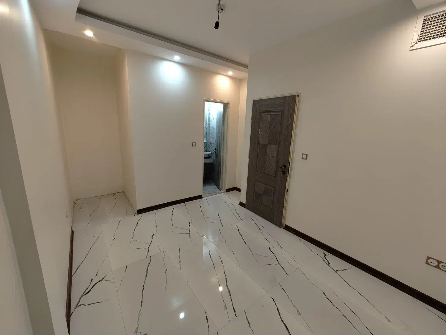 100متری/دو خواب/کلید نخورده