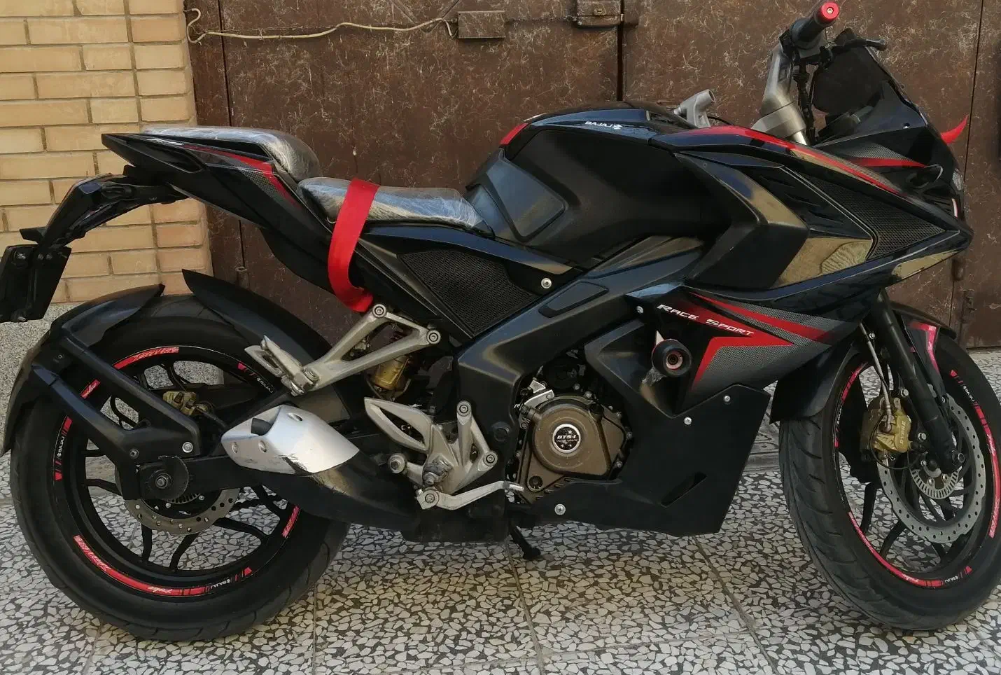 RS 200 مدل ۹۵ ،na/ns/|موتورسیکلت|اصفهان, عسگریه|دیوار
