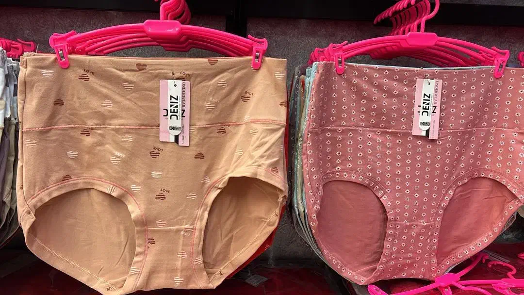 فروشنده خانم در لباس زیر درگهان بازار قدیم|استخدام بازاریابی و فروش|درگهان, |دیوار