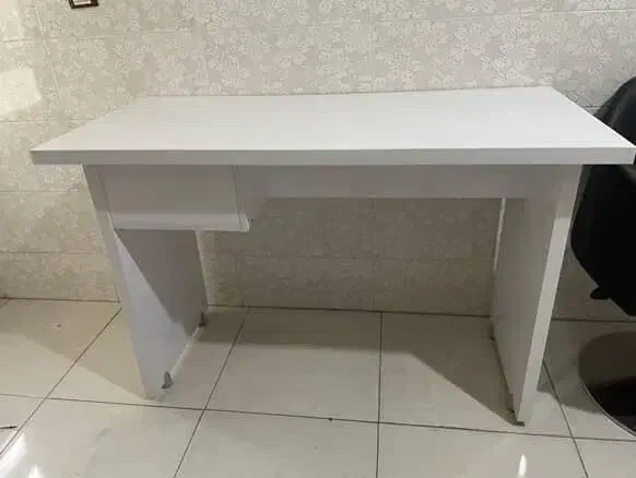 میز ناخن کاری و اداری|آرایشگاه و سالنهای زیبایی|بابل, |دیوار