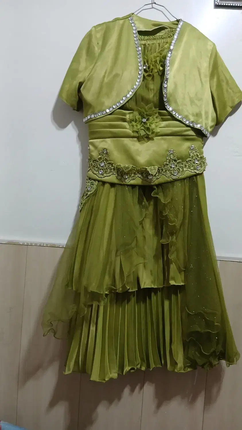 لباس جشنی در حد نو|لباس|هندیجان, |دیوار