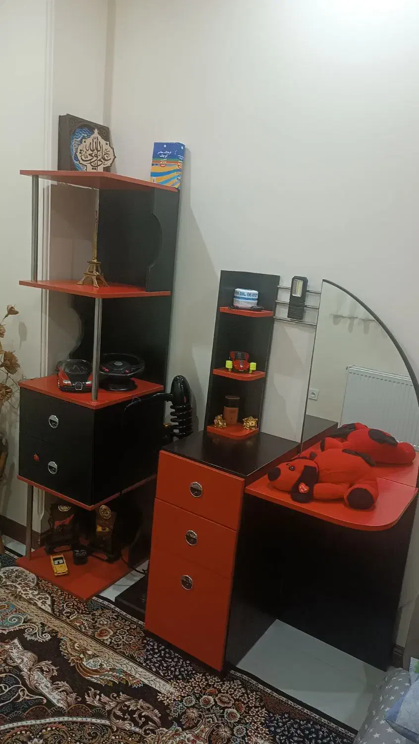 سرویس کمد نوجوان به همراه مبل تخت خوابشو دو نفره|تخت و سرویس خواب|دماوند, گیلاوند|دیوار