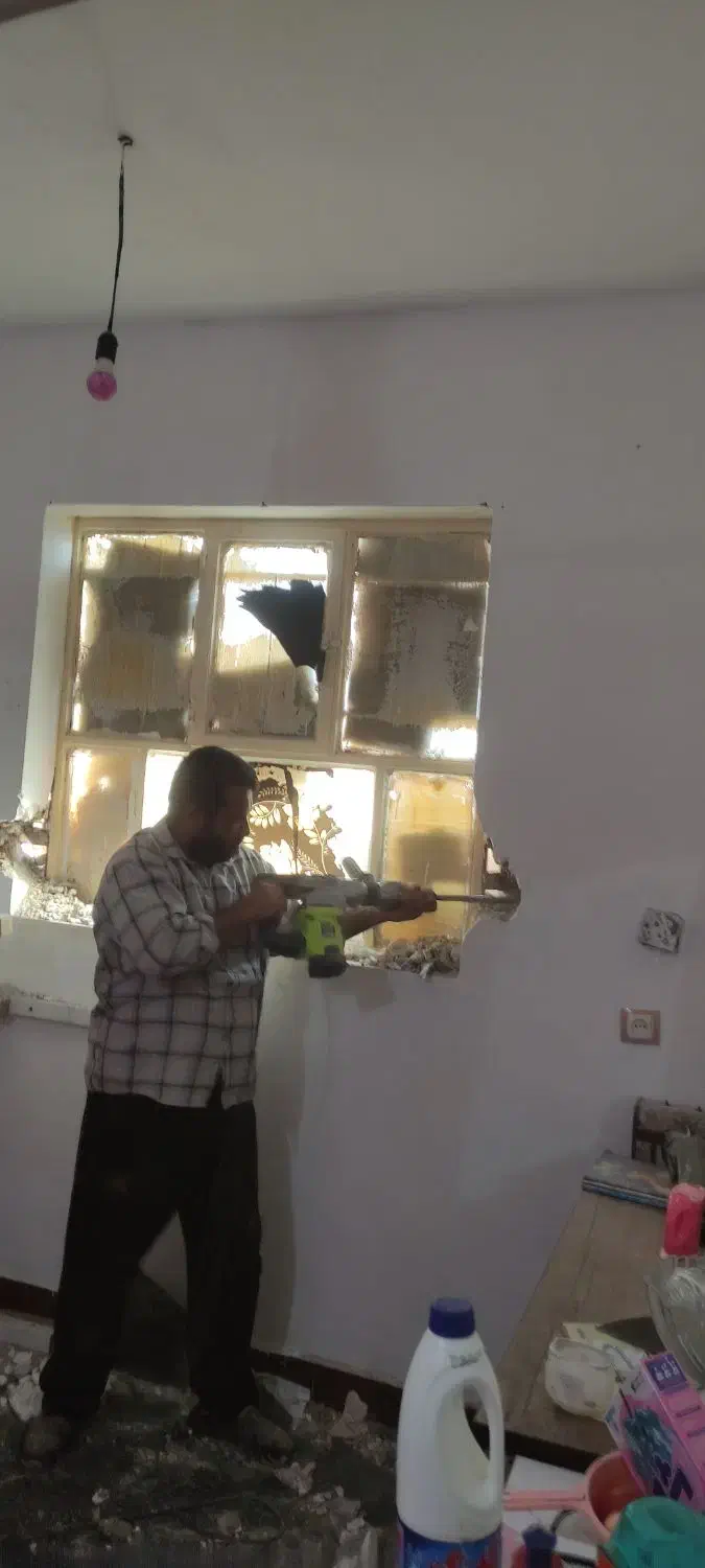 تخریب با چکش برقی وگود برداری پی خانه|خدمات پیشه و مهارت|آبادان, |دیوار