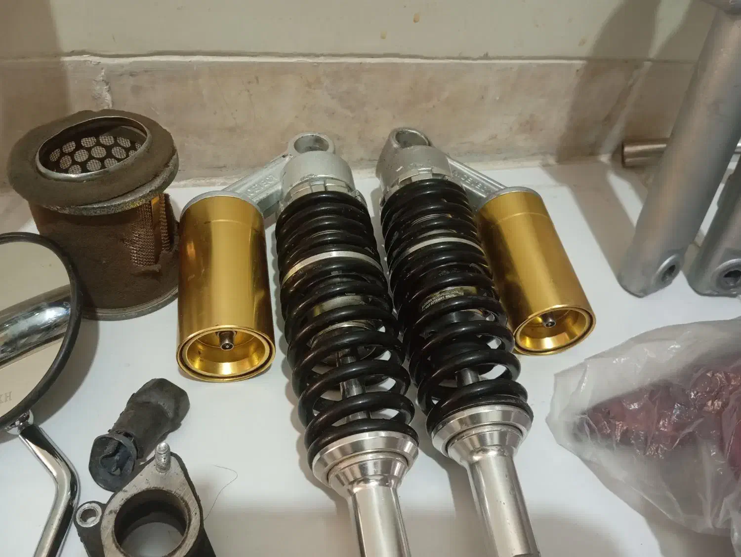 لوازم موتور سیکلت .کمک جلو عقب.اگزپز.زین.|قطعات یدکی و لوازم جانبی|شیراز, وصال|دیوار