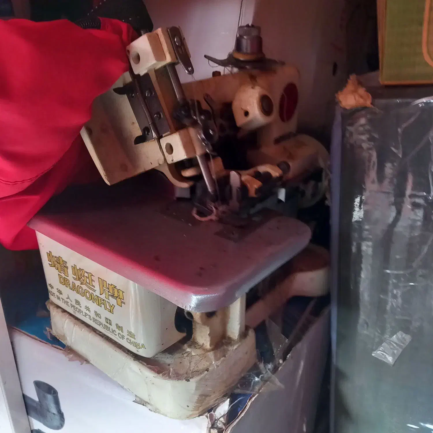 سردوز پروانه در حد نو|چرخ خیاطی و ریسندگی|ساری, |دیوار