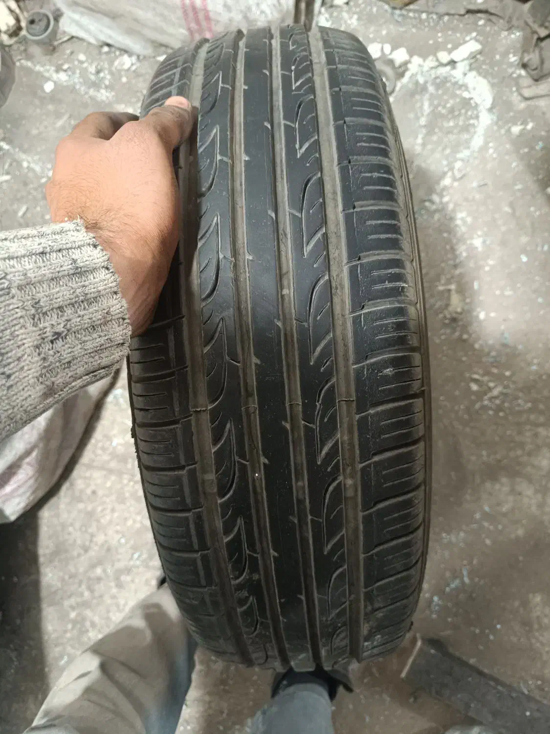 فروش یک عدد لاستیک سمند در حد نو|قطعات یدکی و لوازم جانبی|اصفهان, باتون|دیوار