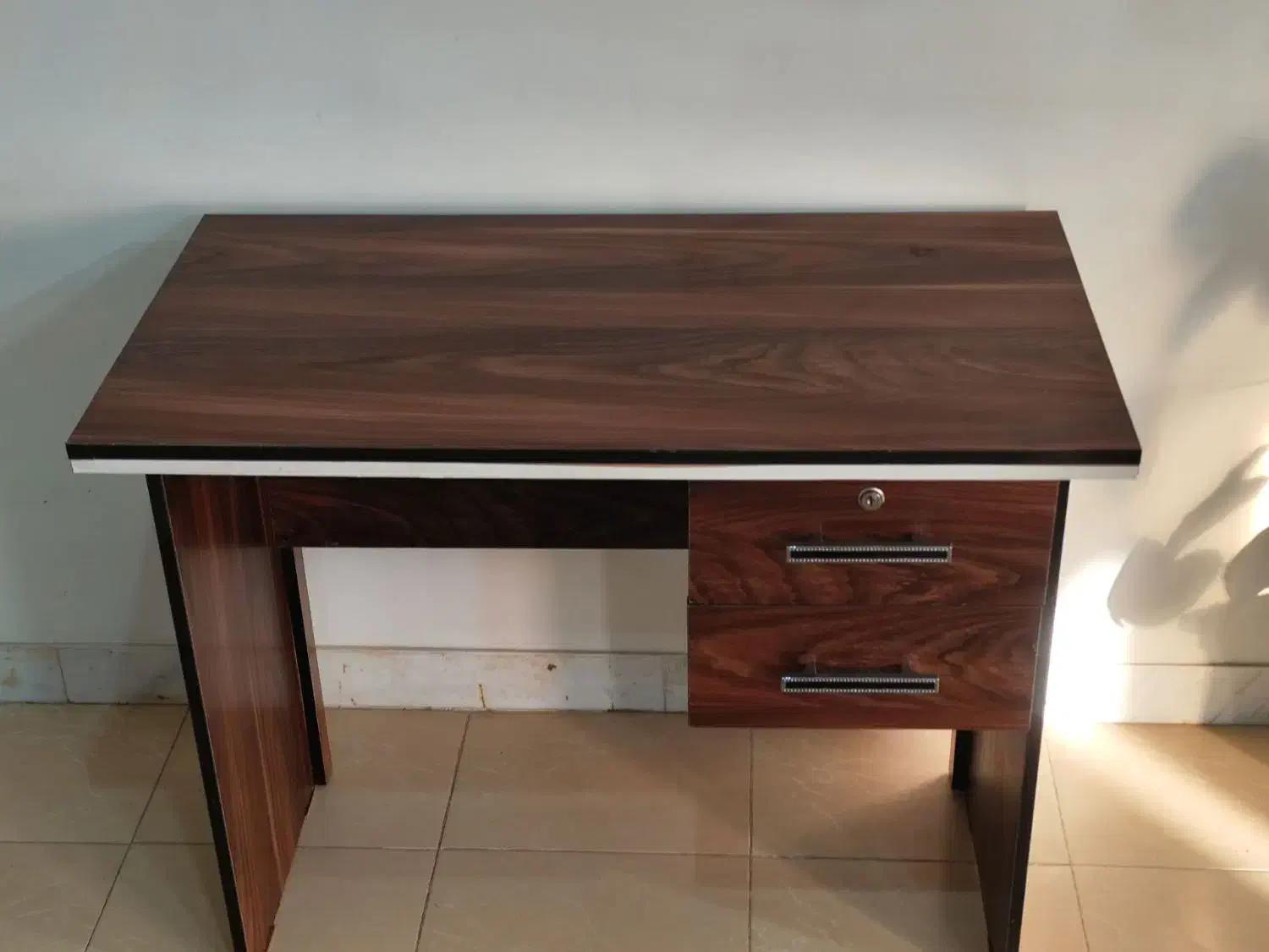 میز تحریر|میز تحریر و کامپیوتر|لوشان, |دیوار