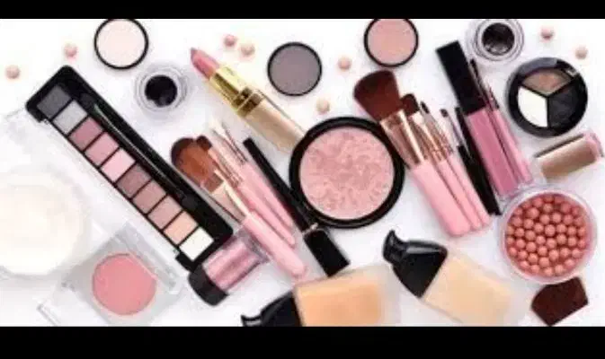 استخدام فروشنده خانم درگالری آرایشی بهداشتی|استخدام درمانی، زیبایی، بهداشتی|اردبیل, |دیوار