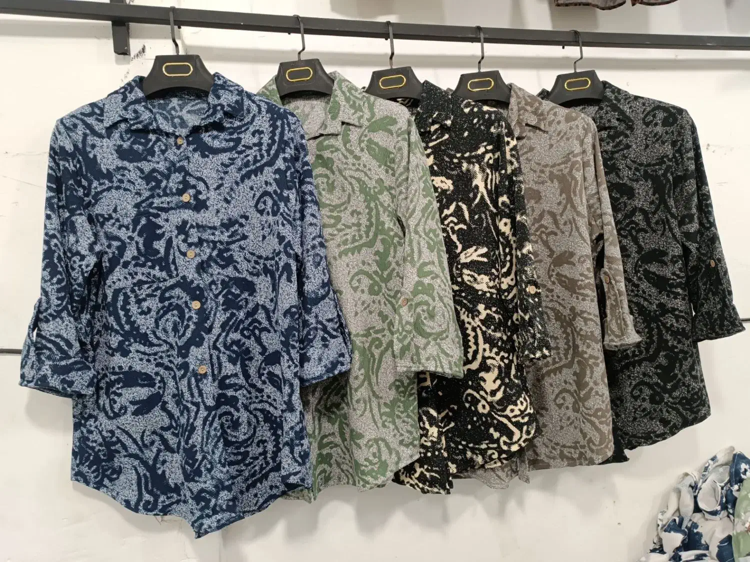 واگذاری لباس فروشی باکلیه لوازم|لباس|قم, باغ شریفی|دیوار