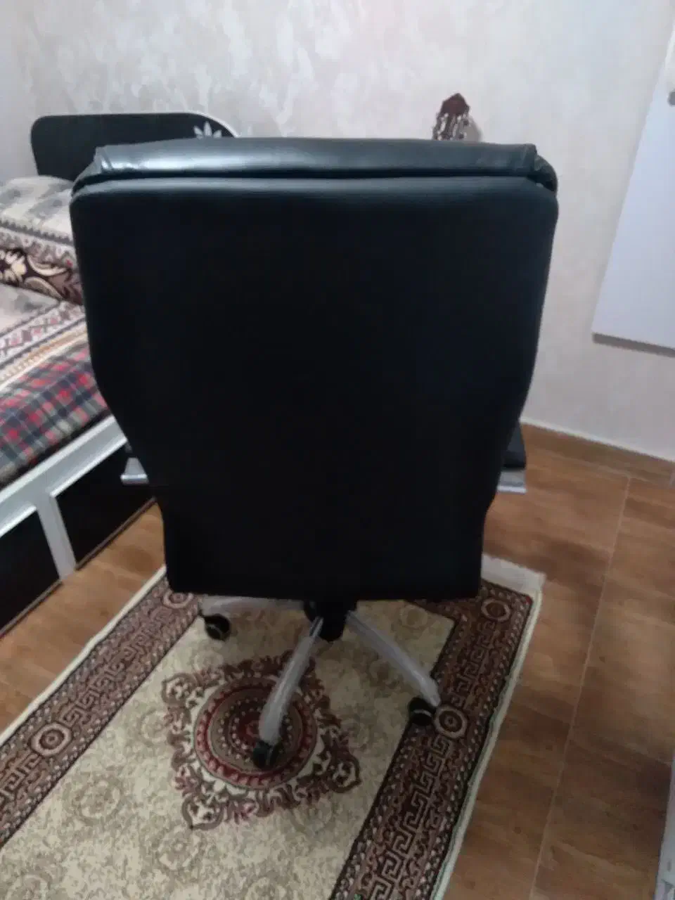 صندلی اداری  میز تحریر  میز کامپیوتر|میز تحریر و کامپیوتر|رشت, رشتیان|دیوار